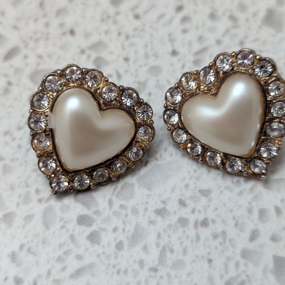 Elegant Heart-Shaped Pearl Earrings with Crystal Accents